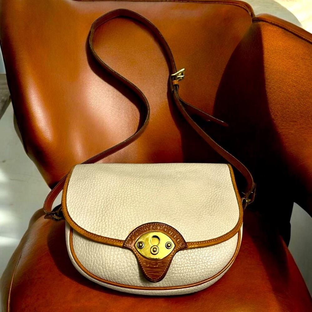 Elegant Cream and Tan Leather Shoulder Bag‎